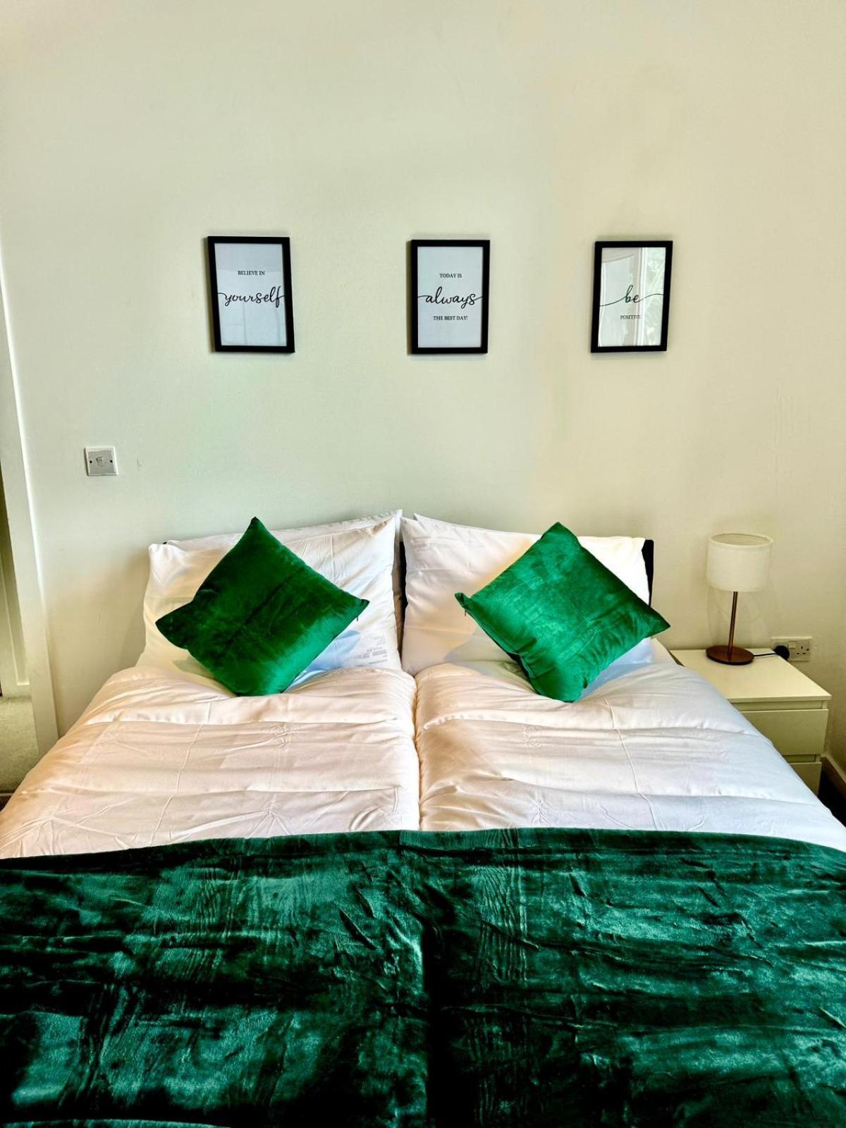 Three Bedroom House By Peacegrove Homes Short Lets & Serviced Accommodation Brighton With Free Wifi & Pet Friendly المظهر الخارجي الصورة