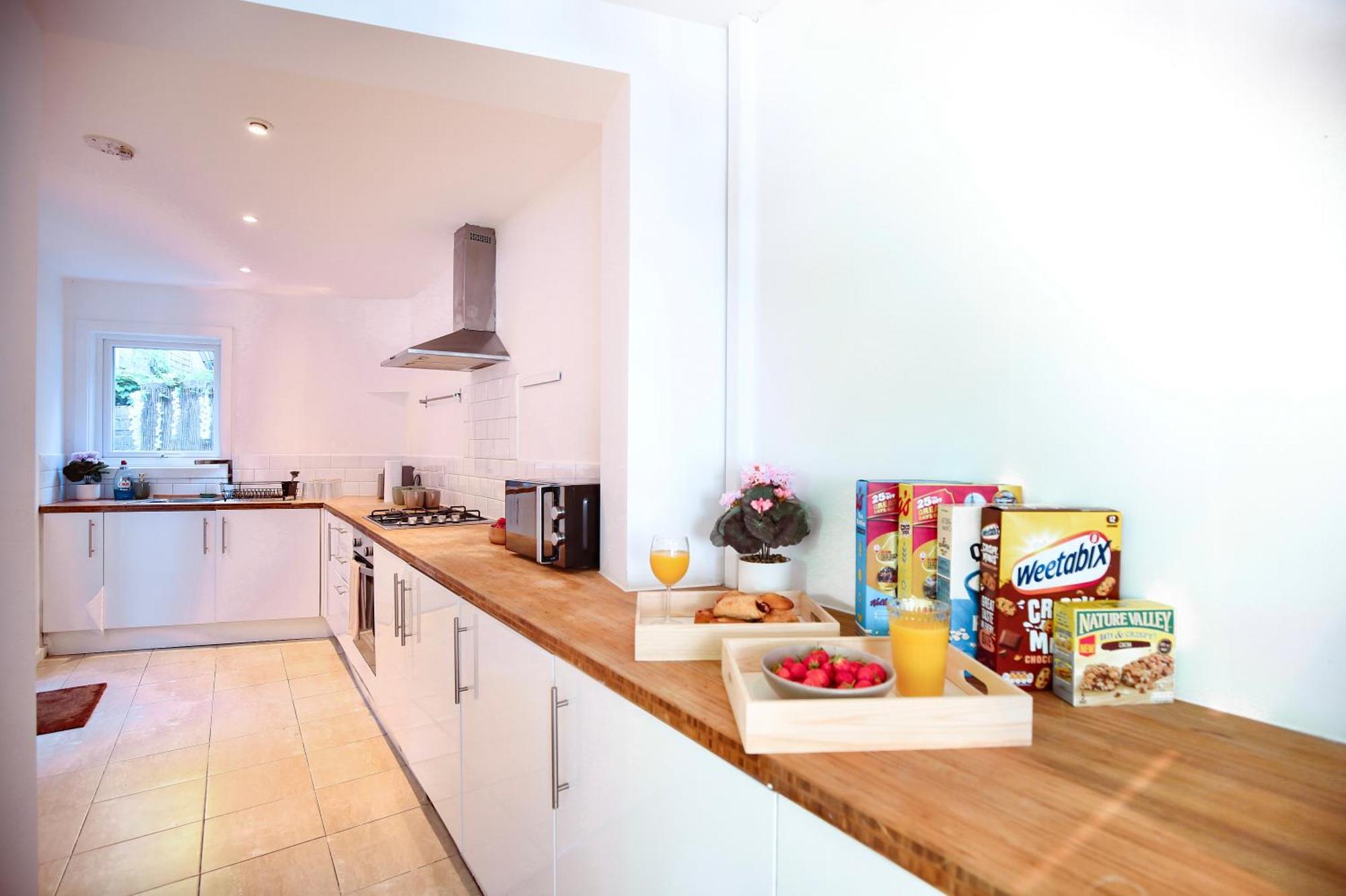 Three Bedroom House By Peacegrove Homes Short Lets & Serviced Accommodation Brighton With Free Wifi & Pet Friendly المظهر الخارجي الصورة